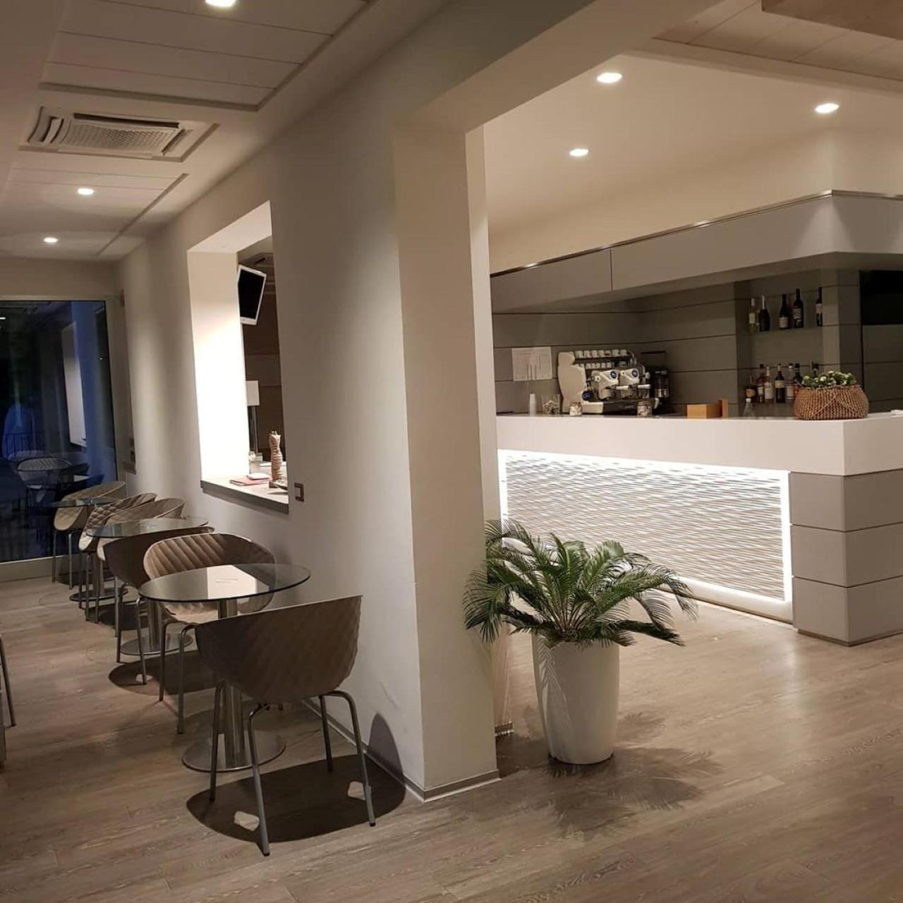 Albergo Aquila Римини Экстерьер фото